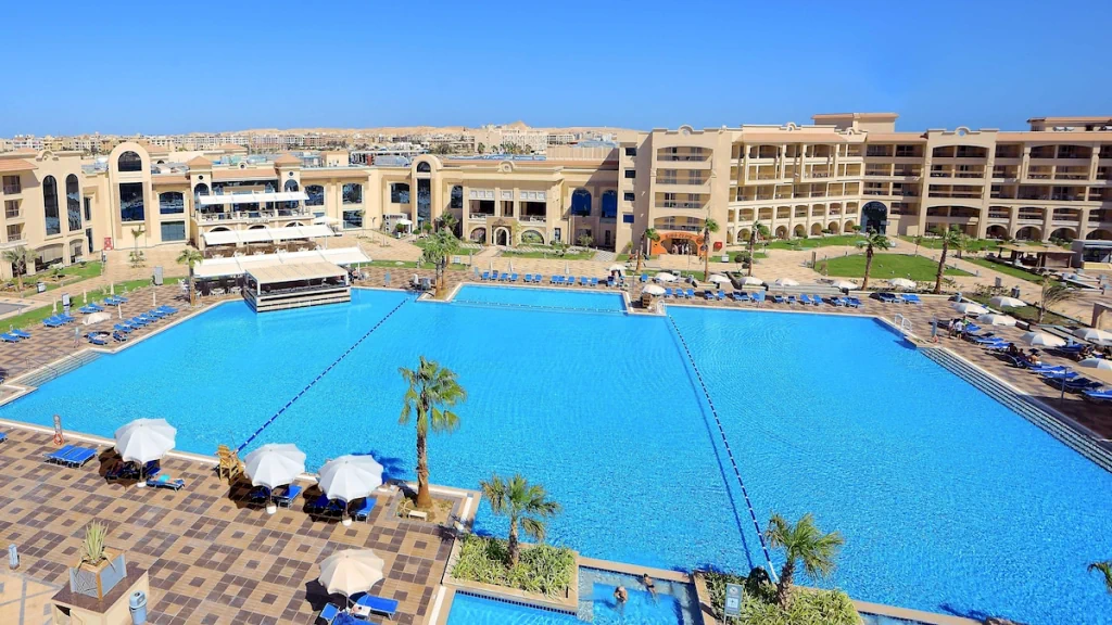 الفندق الباتروس وايت بيتش ريزورت - الغردقة